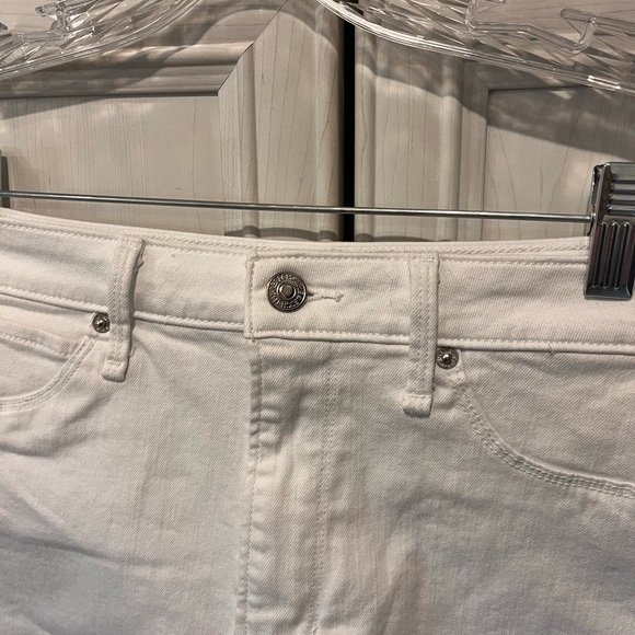 Abercrombie and Fitch | Simone High Rise shorts - Picture 2 of 5